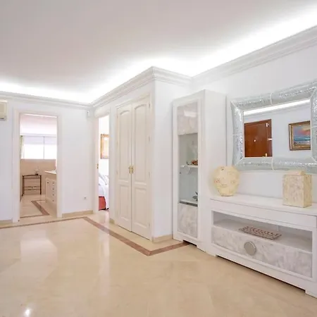 Luxury Seafront Penthouse With Parking *